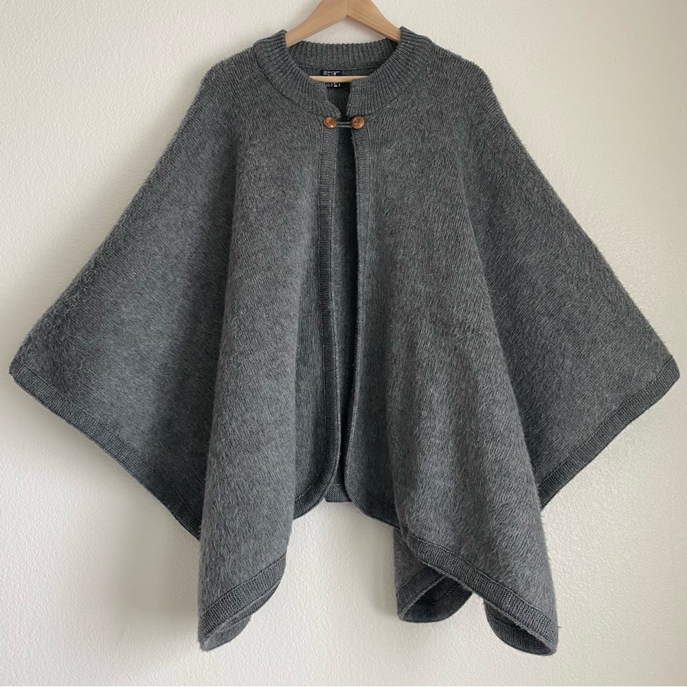 Sisandina 100% wool handcrafted Ecudorian puncho, grey, one size